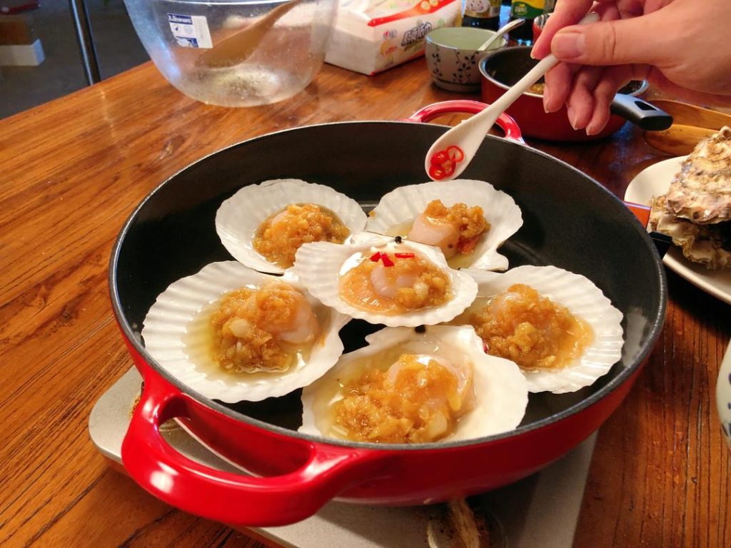 Top each scallop with a generous spoonful of the prepared Garlic Sauce. Add sliced chili peppers if you like spice.