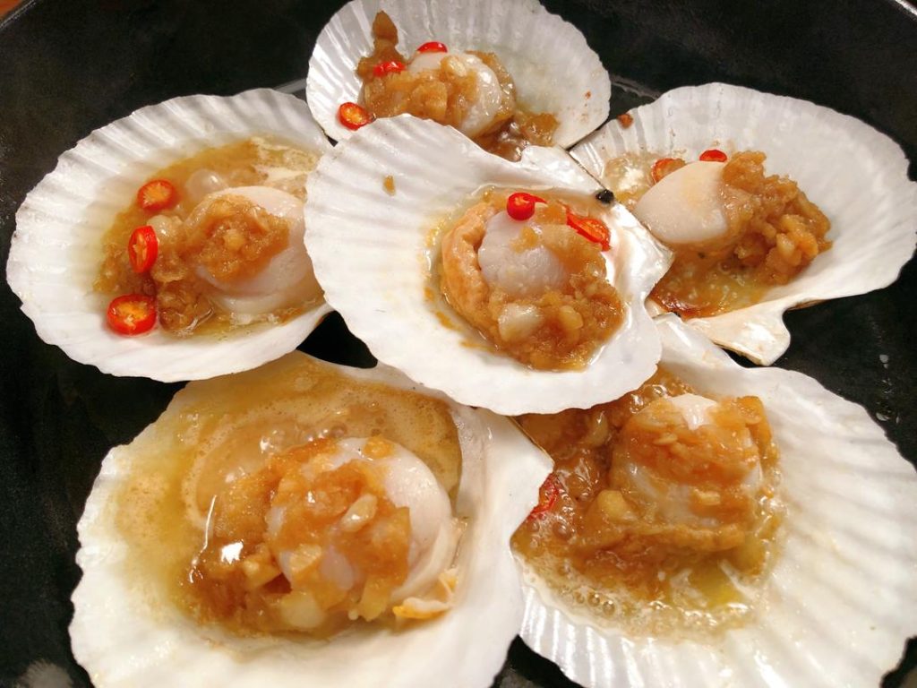 Top each scallop with a generous spoonful of the prepared Garlic Sauce. Add sliced chili peppers if you like spice.