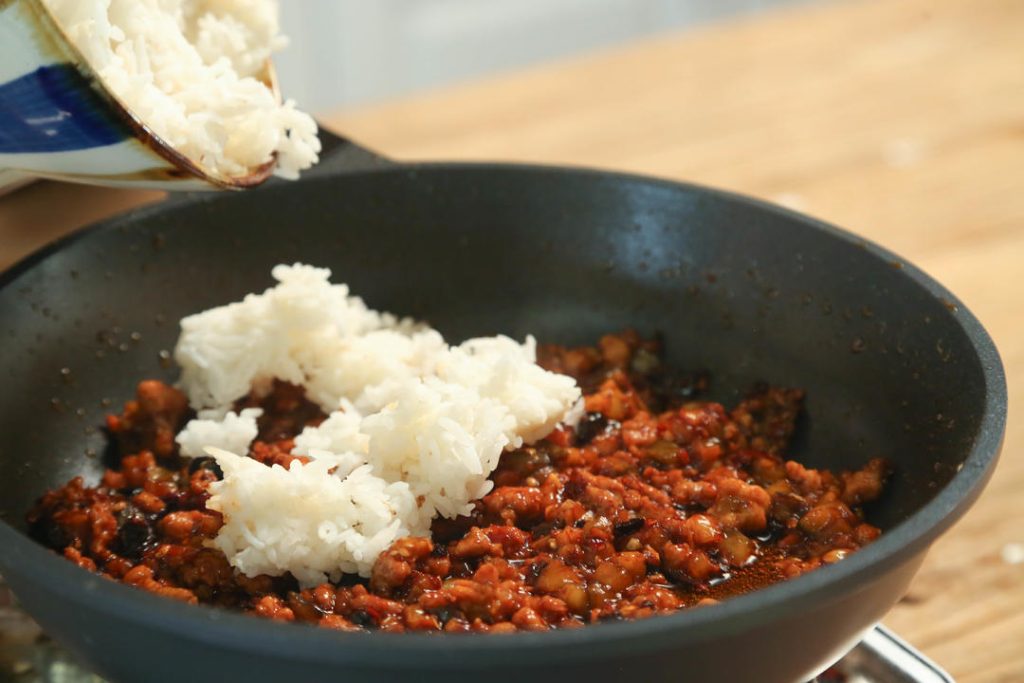 Add Rice and Incorporate Add the cold rice (1 bowl) to the wok.