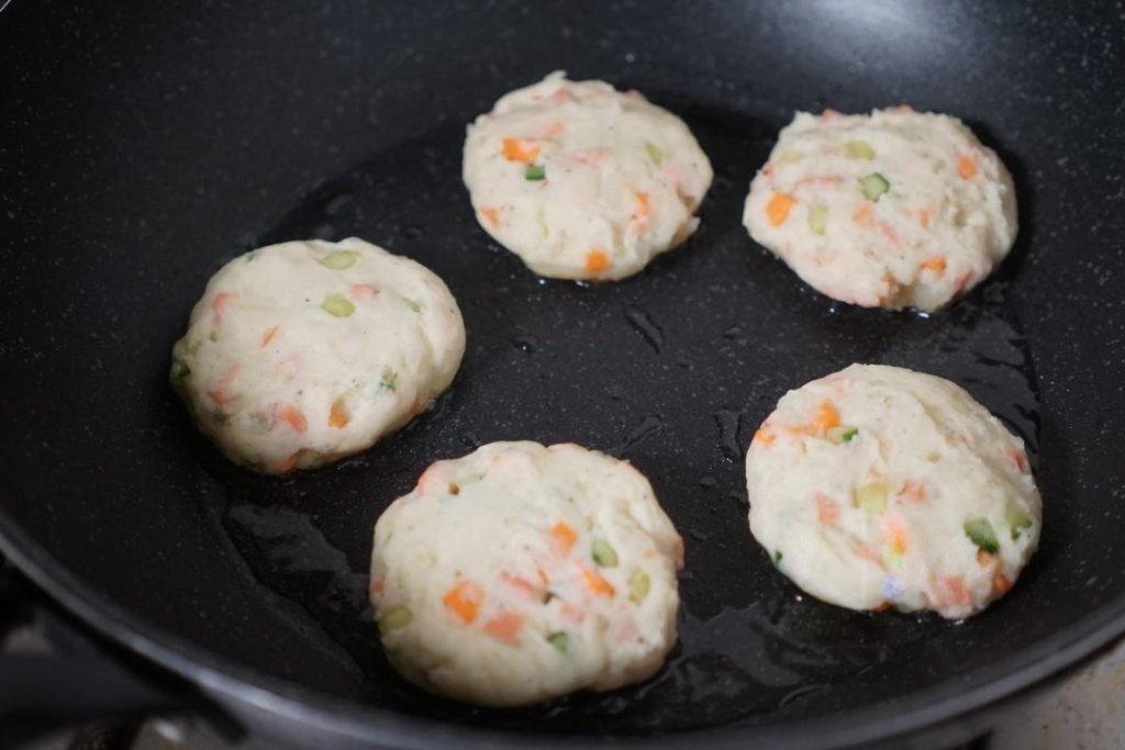 Heat a non-stick skillet over low heat. Add about 1 tablespoon of oil. Place the cakes in the pan. Do not overcrowd.
