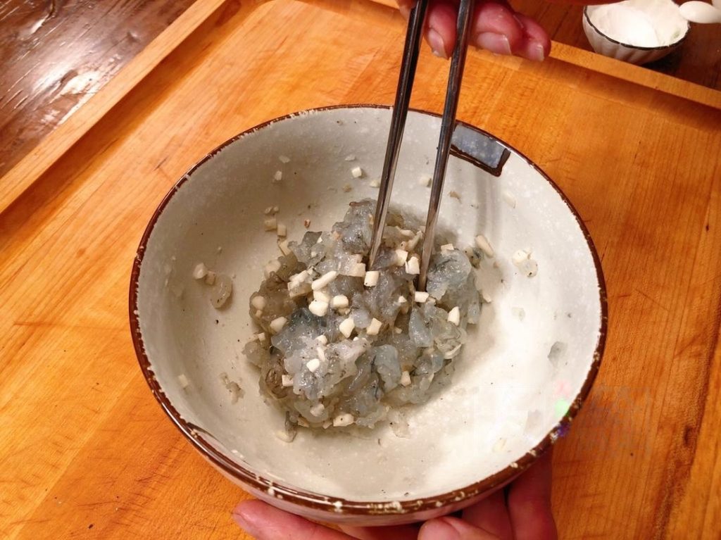 Place the shrimp paste in a bowl. Add the salt, starch, black pepper (or white pepper), and Shaoxing wine (if using frozen shrimp; fresh shrimp is sweet enough to skip the wine). Stir in one direction until combined.