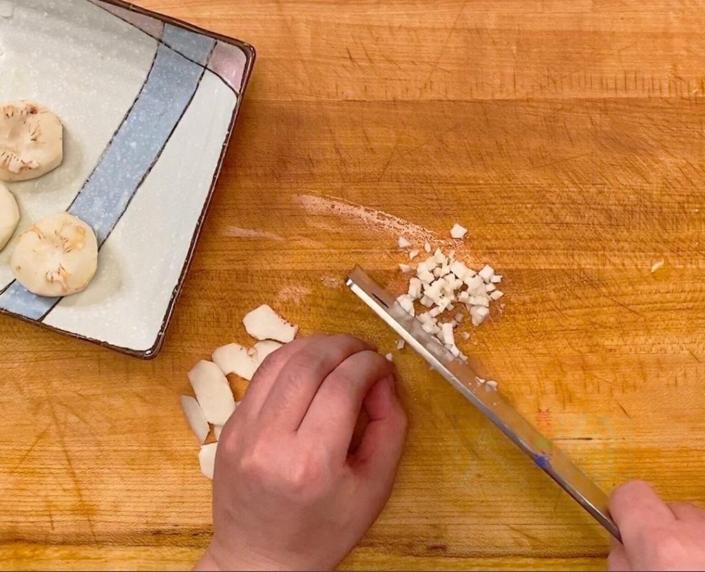 Peel the water chestnuts and mince them into very small dice.