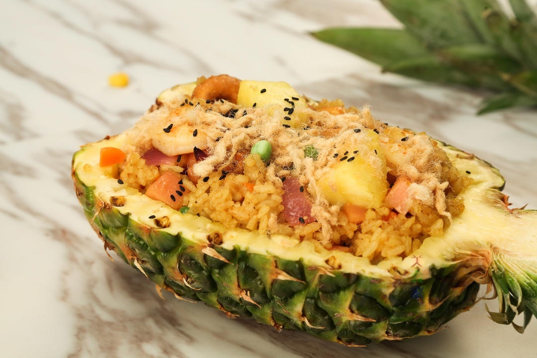 Pineapple Fried Rice (Boluo Chaofan 菠萝炒饭)