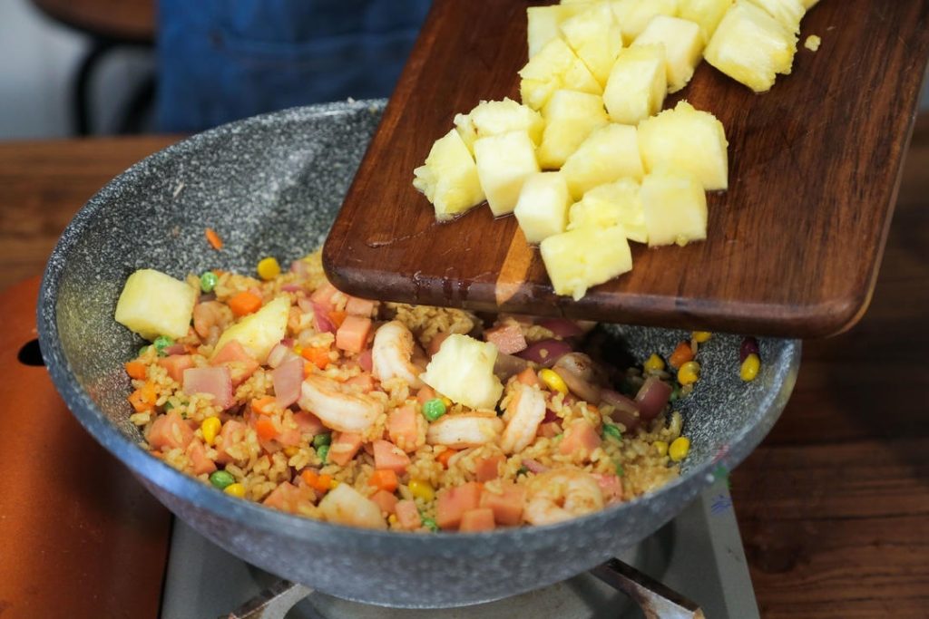 Final Toss: Add the roasted cashews and the diced pineapple chunks.