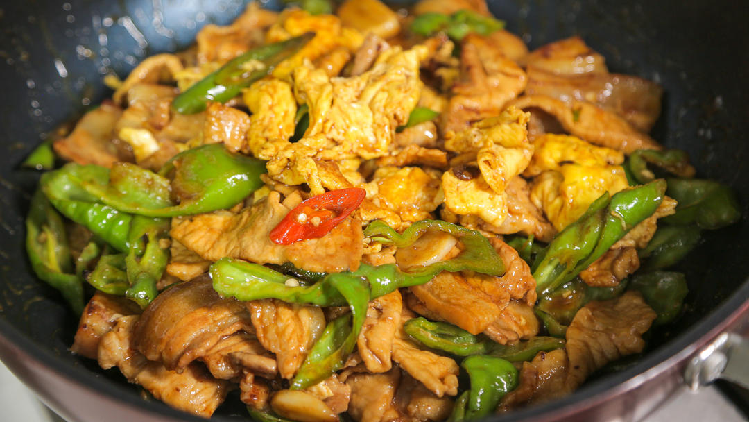 Hunan Pork and Egg Stir Fry with Peppers