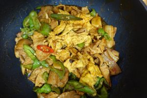 Serve immediately over steaming hot rice!