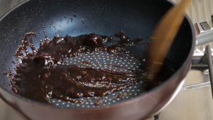 Thicken the Sauce Clean the pan or use a new one. Add 1 tbsp oil and set heat to low. Pour in the sauce mixture. Stir continuously.