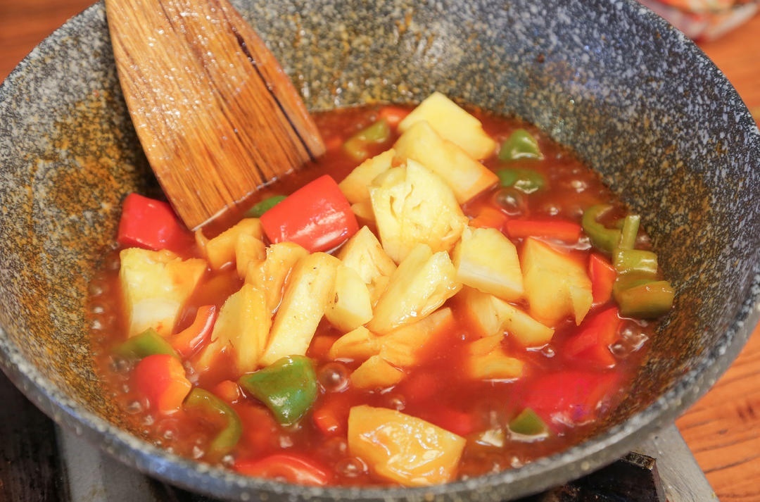 Gu Lu Rou Sweet and Sour Pork with Pineapple (Bo Luo Gu Lao Rou) - Woks of Love