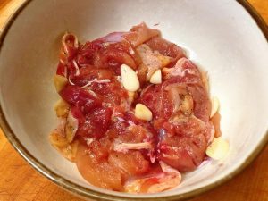 Marinate: Place the chicken in a large bowl. Add 1/4 tsp salt, freshly ground black pepper (about 5 grinds), 2 tbsp cooking wine, and 3 cloves of sliced garlic. Massage the seasonings into the meat with your hands. Let it sit for 10 minutes.