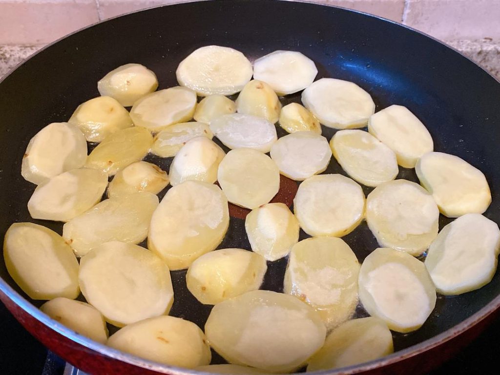 Pan-fry the Potatoes (3–5 minutes): Heat the cooking oil in your wok or skillet over medium heat. Lay the potato slices flat in a single layer across the bottom of the pan.
