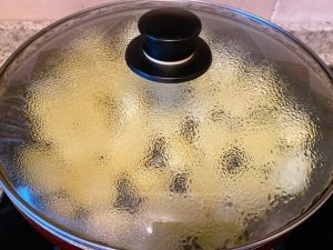 Cover and Steam-Fry (2–3 minutes): Cover the pan with a lid. This traps the steam and cooks the inside of the thick potato slices faster while the bottoms crisp up.