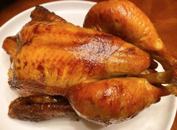 Rest and Serve: Let the chicken rest for 10 minutes before carving. Serve alongside the incredibly flavorful roasted potatoes and carrots from the drip pan.