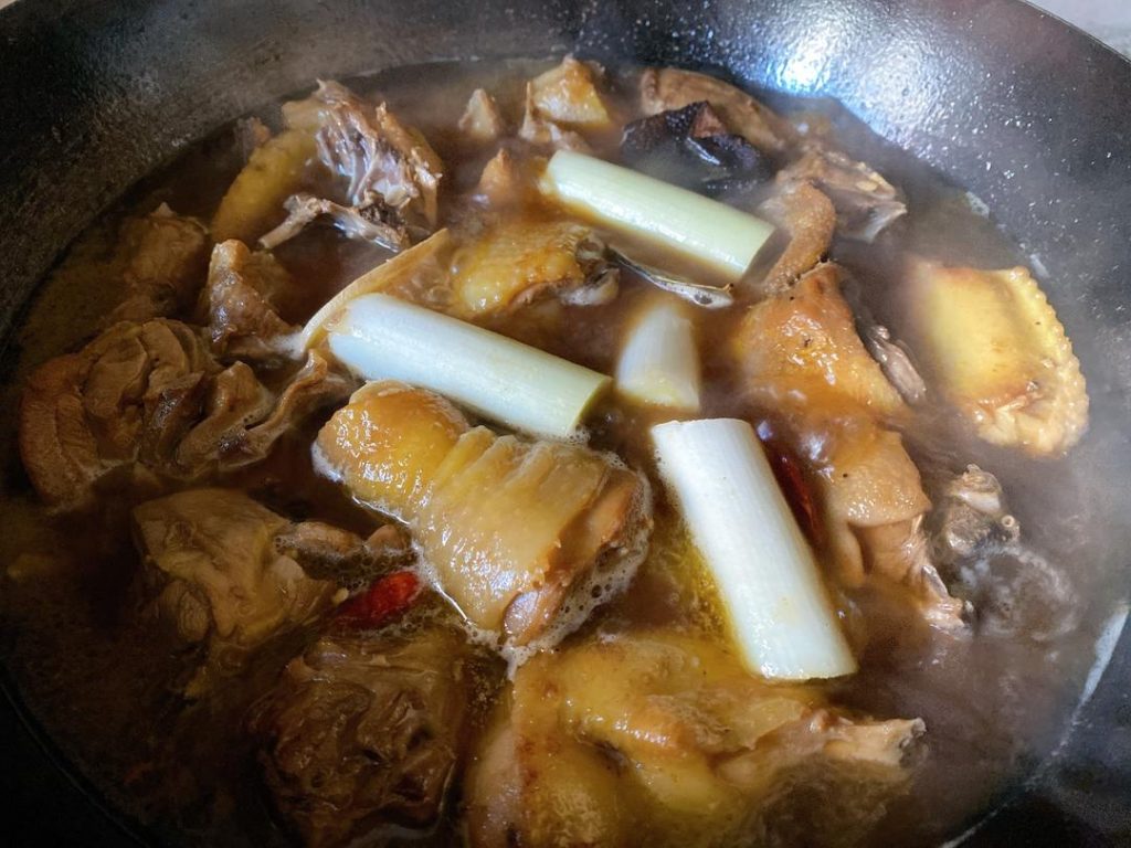 Step 4: The Boiling Water Braise (1.5 hours at medium-low heat)