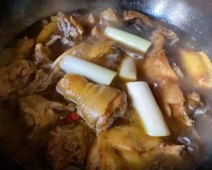 Step 4: The Boiling Water Braise (1.5 hours at medium-low heat)