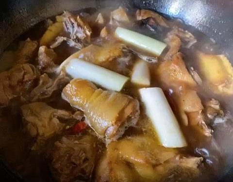 Step 4: The Boiling Water Braise (1.5 hours at medium-low heat)