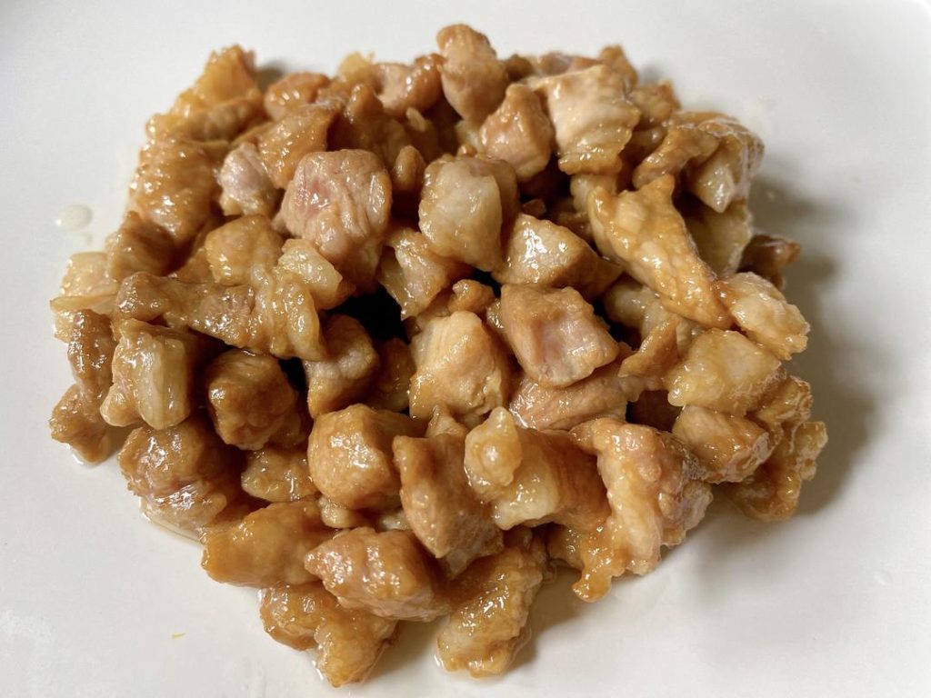 Sear the Pork (2–3 minutes): Heat 1 to 2 tablespoons of cooking oil in your wok over medium-high heat (around 350°F/175°C). Add the marinated pork and quickly stir-fry until the exterior changes color and is cooked through. Remove the pork from the wok and set it aside.