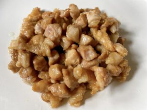 Sear the Pork (2–3 minutes): Heat 1 to 2 tablespoons of cooking oil in your wok over medium-high heat (around 350°F/175°C). Add the marinated pork and quickly stir-fry until the exterior changes color and is cooked through. Remove the pork from the wok and set it aside.
