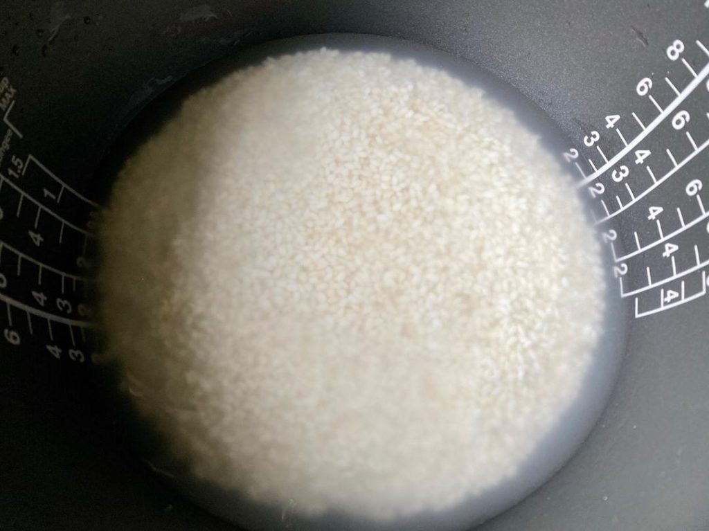 Cook the Rice (40-45 minutes): Traditionally, rice is soaked overnight and steamed. However, a modern shortcut is to use your rice cooker. Add the 500g of glutinous rice and add slightly less water than you normally would for cooking rice. The goal is to yield rice where the grains are distinct, not mushy.