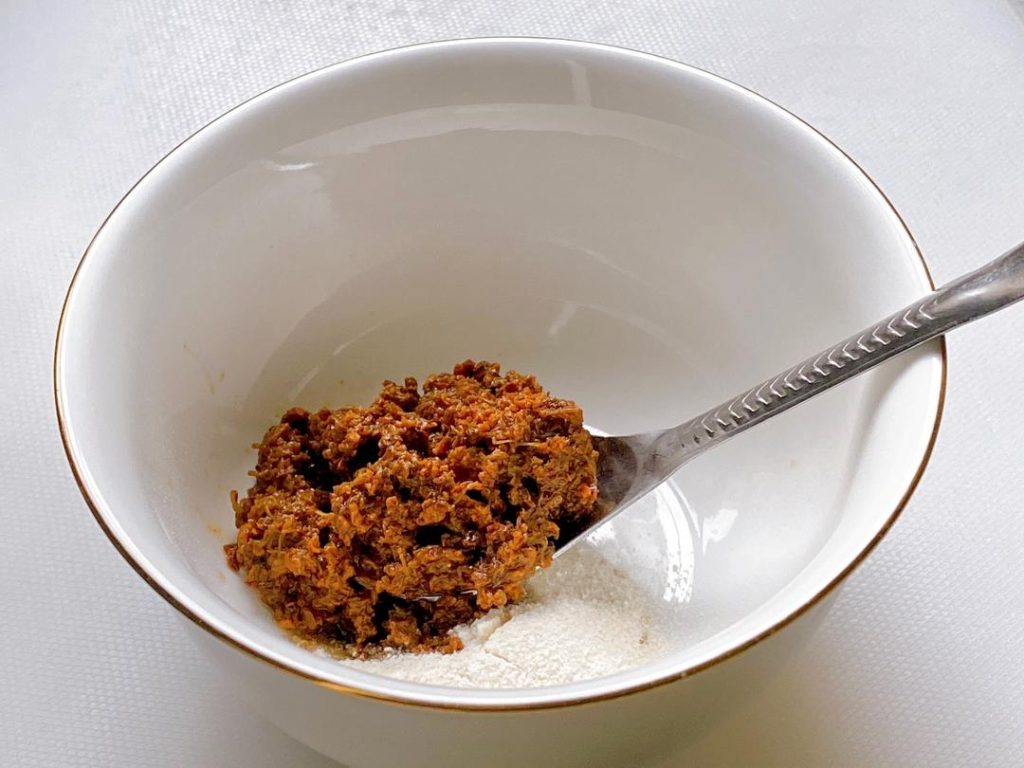 Prepare the Starter Water (2 minutes): In a small bowl, mix the 200ml of cool boiled water, the 25g of osmanthus honey, and about 2g of the sweet rice leaven (save 1g for later).