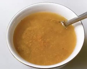 Prepare the Starter Water (2 minutes): In a small bowl, mix the 200ml of cool boiled water, the 25g of osmanthus honey, and about 2g of the sweet rice leaven (save 1g for later).