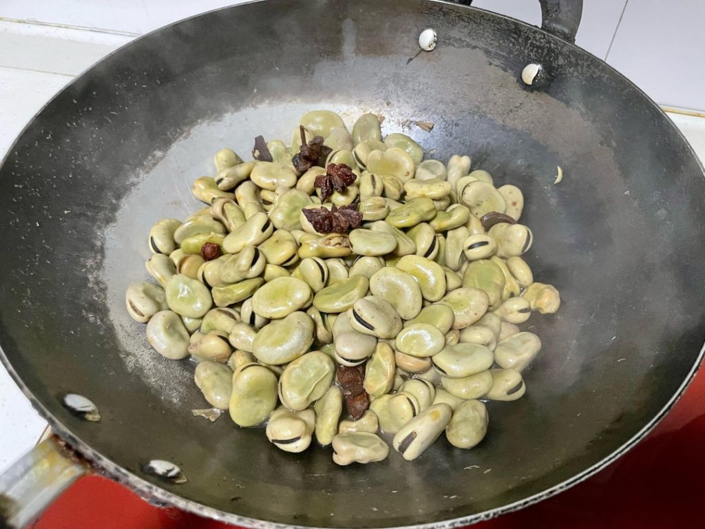 Reduce the Liquid
Remove the lid completely. Turn the heat up slightly to medium-high. Let the remaining liquid aggressively boil down until the pot is almost completely dry. Stir constantly during the last minute to coat the beans in the concentrated spice glaze.