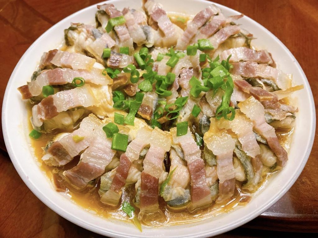 Garnish: Remove from the steamer, pick off and discard the steamed scallion and ginger from the top, and sprinkle with fresh chopped scallion. Serve immediately.