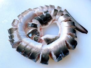 Score the Eel: Place the eel on your cutting board. Make crosswise cuts about 1 cm (0.4 inches) apart along the entire length of the eel. Crucial Chef's Tip: Do not cut all the way through! Leave the belly skin intact so the eel remains connected like a beautiful accordion.