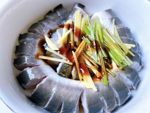 The Marinade (0-5 minutes): In a bowl, combine 20g (1.5 tbsp) of the Shaoxing wine, the light soy sauce, oyster sauce, salt, sugar, and the julienned scallion and ginger. Mix well. Rub this mixture all over the scored eel, making sure it gets into the cuts. Let it marinate for exactly 5 minutes at room temperature.