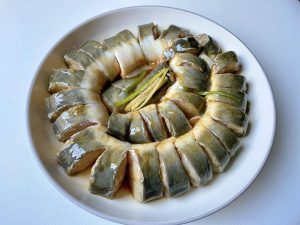 The Marinade (0-5 minutes): In a bowl, combine 20g (1.5 tbsp) of the Shaoxing wine, the light soy sauce, oyster sauce, salt, sugar, and the julienned scallion and ginger. Mix well. Rub this mixture all over the scored eel, making sure it gets into the cuts. Let it marinate for exactly 5 minutes at room temperature.