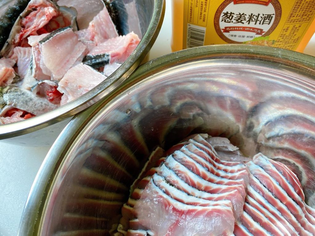 Fillet and Clean: Ask your fishmonger to fillet the fish and give you the bones, or do it yourself. Remove the ribs from the fillets and slice the meat at a 45-degree angle into 1/4-inch (6 mm) thick slices. Chop the fish bones into 2-inch chunks.