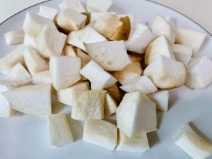 First, wash and gently pat the king oyster mushrooms dry. Cut them into 1 cm (0.4 inch) uniform cubes. Set them aside in a dry bowl.