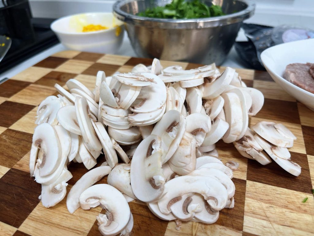 Slice Mushrooms: Wash quickly and dry thoroughly. Slice thinly.