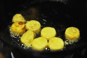 Coat and Fry the Tofu