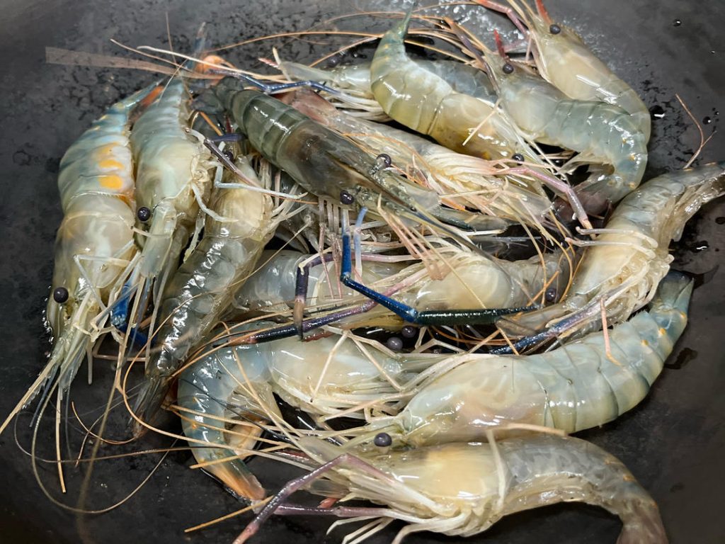 "Dry-Steam" the Prawns