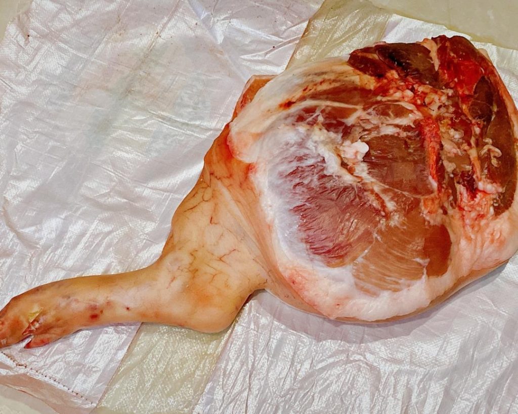 Rest the Meat: Place the fresh ham in a cool, well-ventilated area for 24 hours. This allows the surface moisture to evaporate. Do not wash the ham with water before salting.