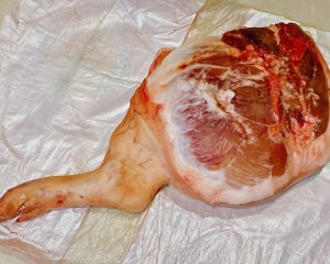 Rest the Meat: Place the fresh ham in a cool, well-ventilated area for 24 hours. This allows the surface moisture to evaporate. Do not wash the ham with water before salting.