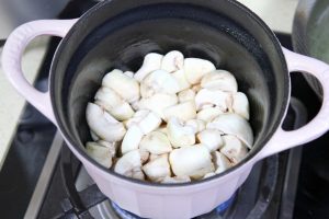 Sear the Mushrooms: Heat your cast iron pot or wok over medium-high heat. Add the cooking oil. Once the oil is shimmering, add the hand-torn mushrooms. Stir-fry for 2–3 minutes until they start to brown slightly and smell fragrant.