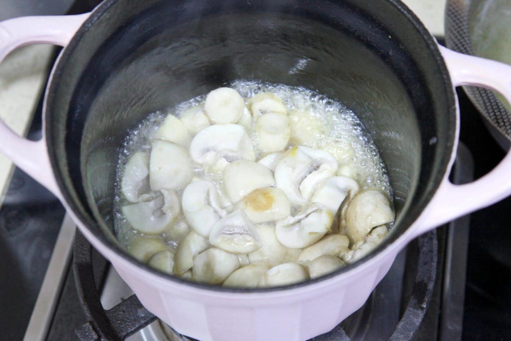 The "Sweat" (Crucial Step): This is the secret to this recipe. Once the mushrooms are coated in oil and hot, cover the pot with the lid. Turn the heat down to medium and let them cook undisturbed for about 3 minutes.