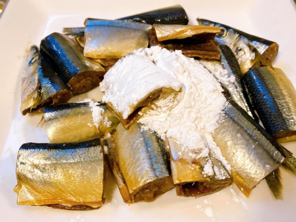 Dust with Starch: After marinating and patting the fish sections dry, add 1 tablespoon of cornstarch and mix well to lightly coat the pieces. This creates a dry, protective barrier.