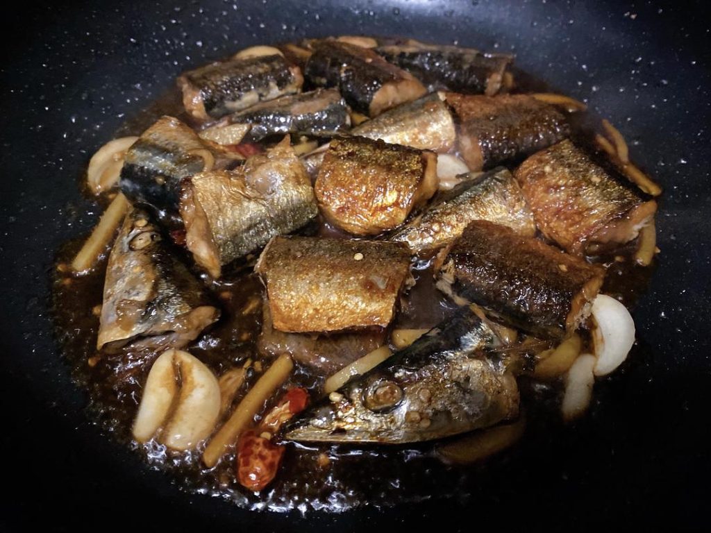 Braise: Add a splash of Shaoxing wine and light soy sauce. Add a few tablespoons of water. Cover and simmer on low heat for 3–5 minutes so the flavors penetrate the meat.