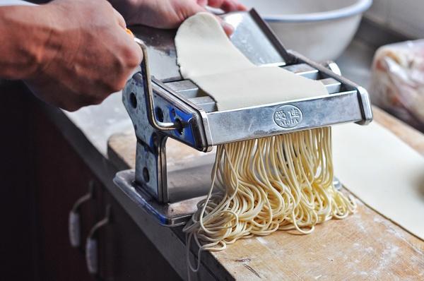 Cut the Noodles