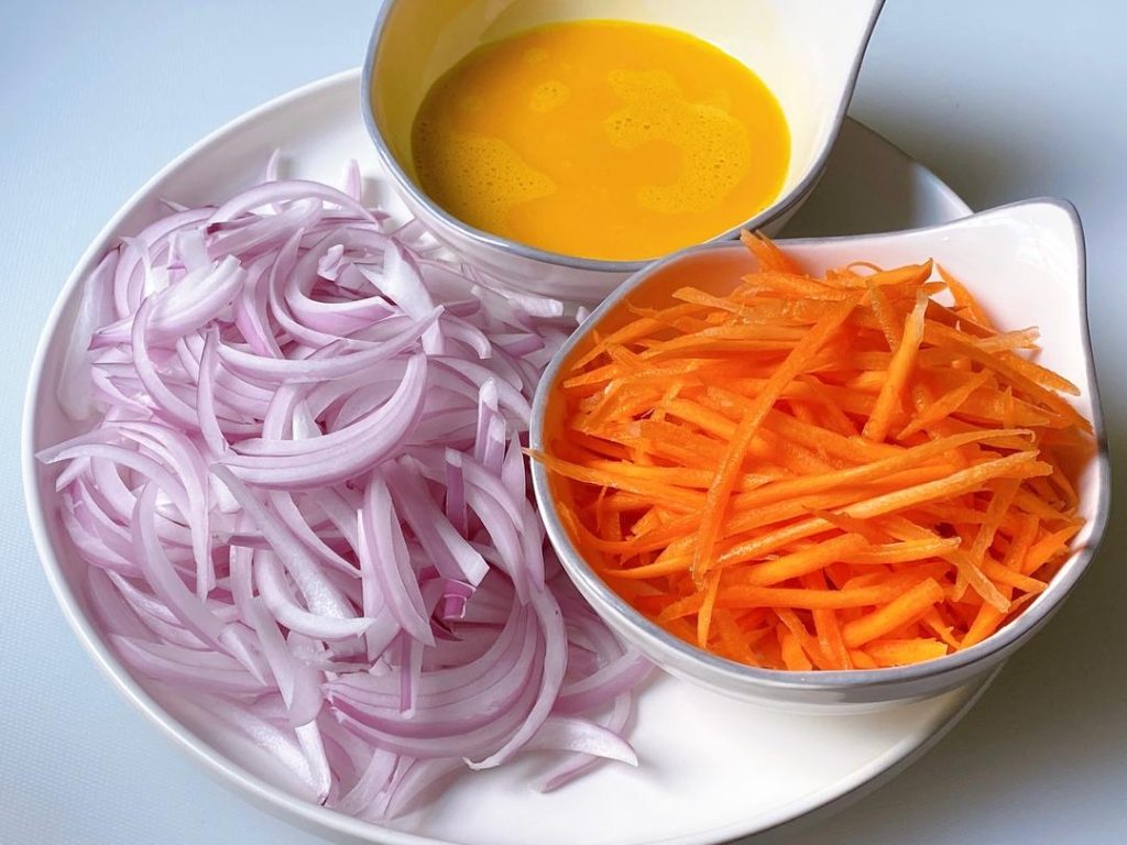 Cut the Vegetables: Julienne the carrot into thin matchsticks. Alternatively, use a box grater for faster prep. Slice the onion thinly. Beat the Eggs: Crack the two eggs into a bowl. Beat them vigorously with chopsticks or a fork until the yolks and whites are fully combined and slightly frothy on top.