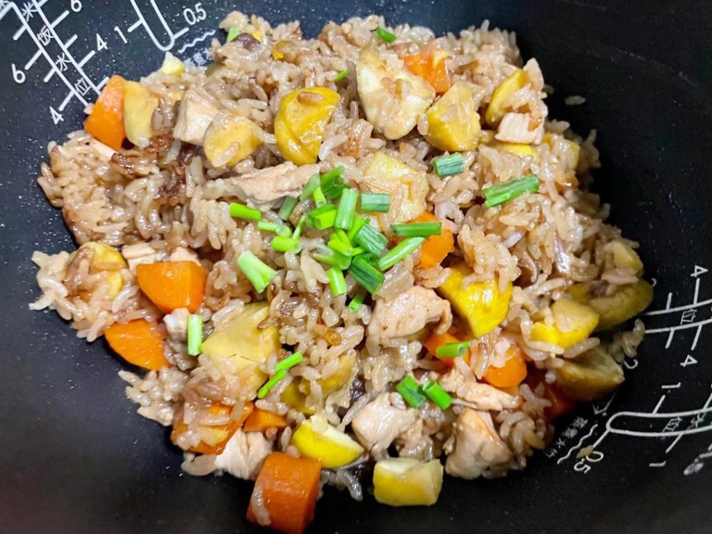 Garnish and Serve: Once the rice cooker chimes, open the lid and fluff the rice gently with a paddle. Garnish with freshly chopped scallions before serving.