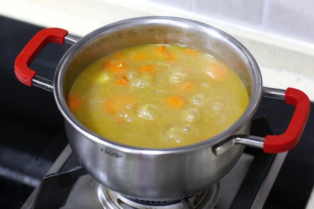 Slow Stew
Bring the liquid to a boil over high heat. Once boiling, reduce the heat to low. Cover and simmer.