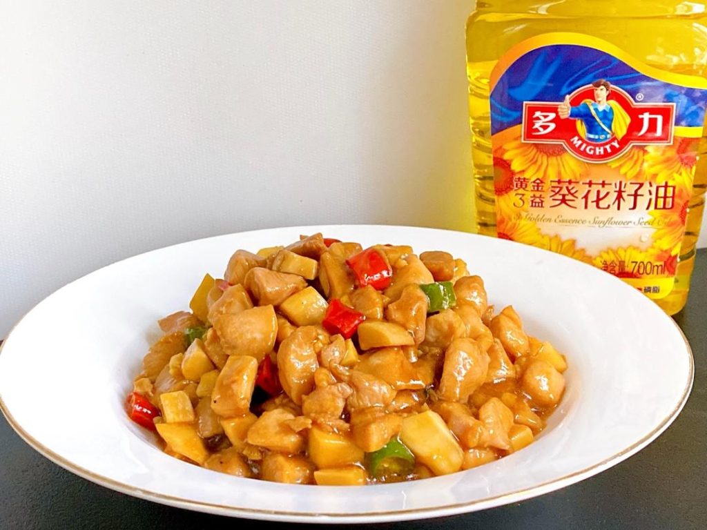 Easy Chicken and King Oyster Mushroom Stir-fry (杏鲍菇炒鸡丁)