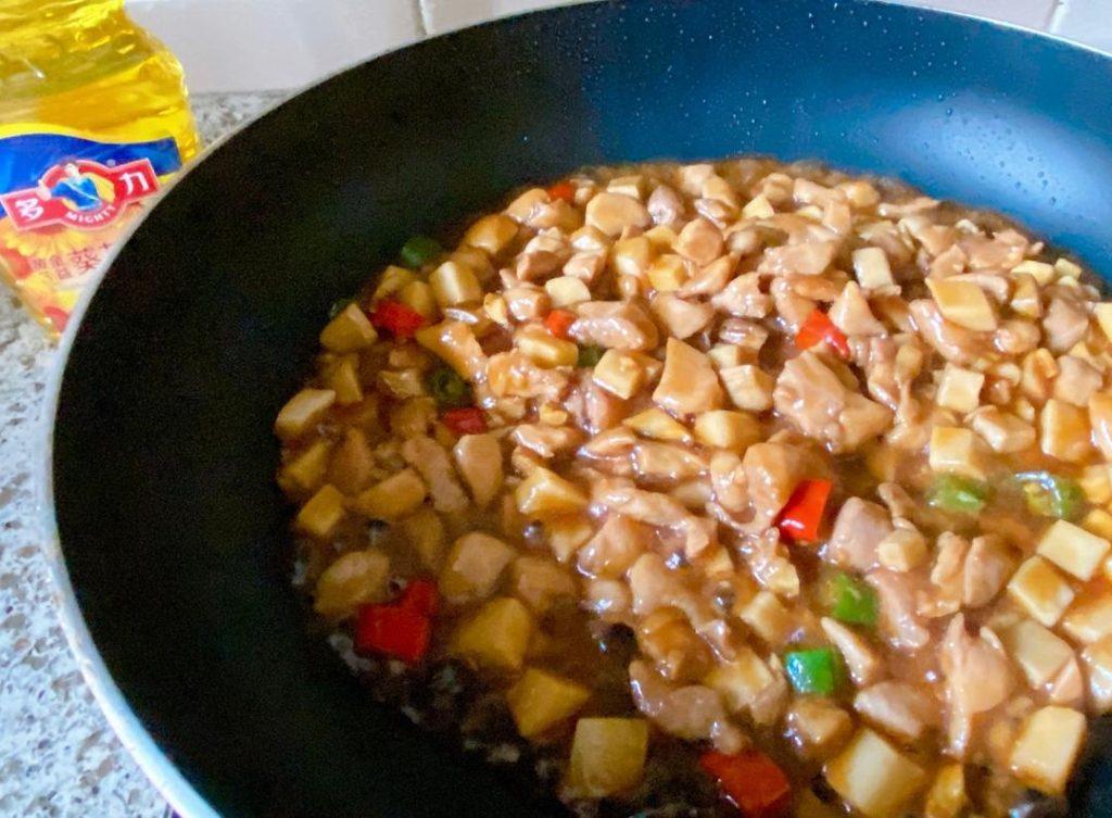 Thicken and Serve: Give your pre-mixed sauce a final stir, then pour it into the wok. Lower the heat slightly to prevent the starch from clumping too fast. Once the sauce thickens and coats the mushrooms, add the chicken back. Toss evenly and serve immediately!