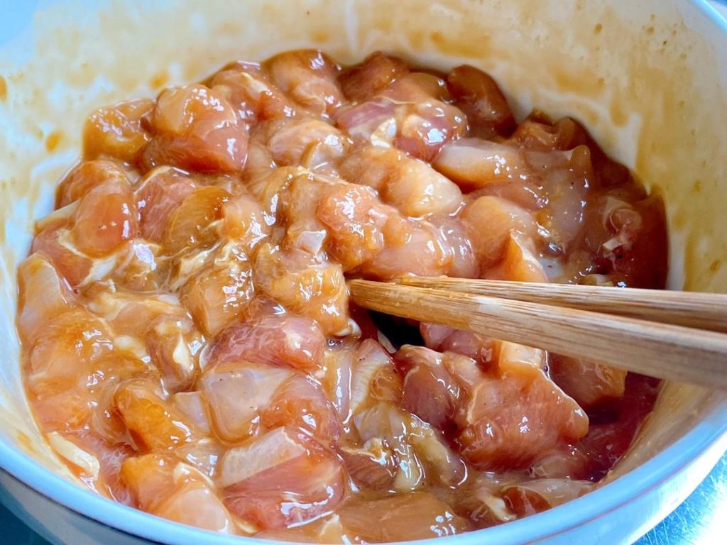 Meanwhile, mix the chicken with its marinade ingredients, including a splash of Shaoxing Wine. Massage the mixture with your hands until the liquid is fully absorbed. Let it rest for 15 minutes.