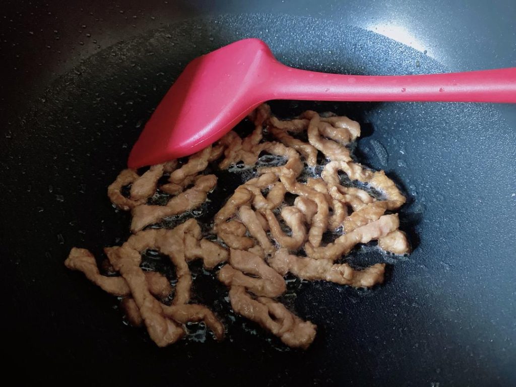 Scramble the Egg & Sear the Pork (3-5 minutes)