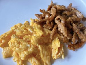 Scramble the Egg & Sear the Pork (3-5 minutes)