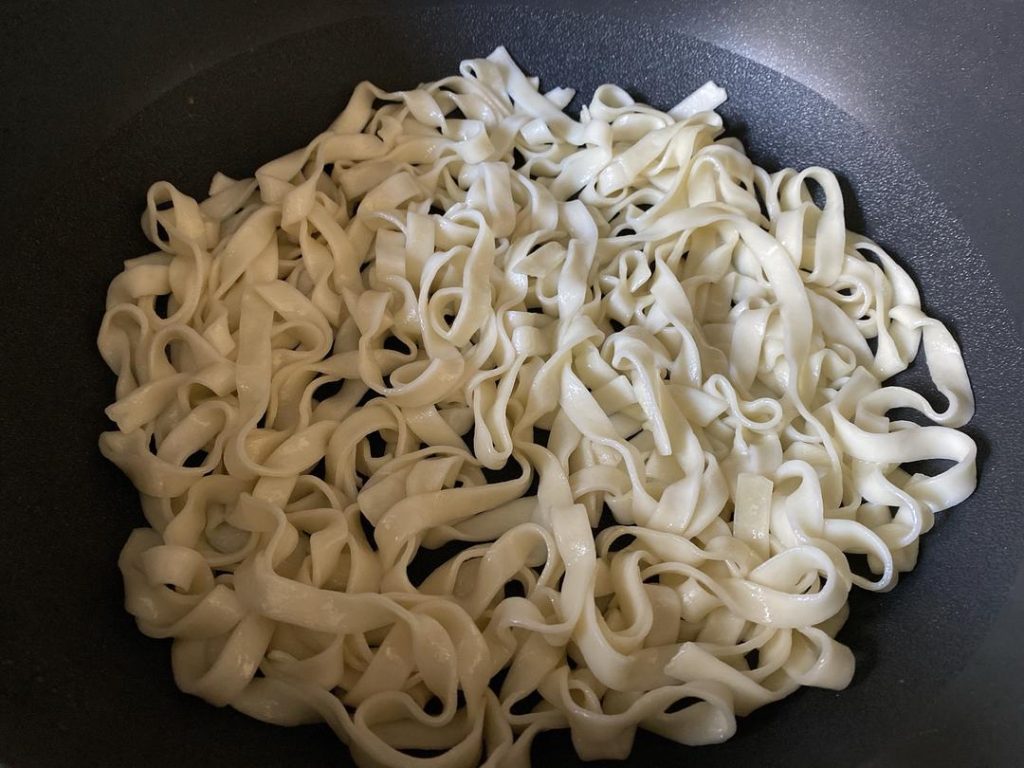 Fry the Noodles (2-3 minutes)